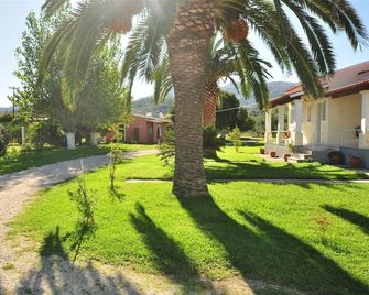 Liberty's Studios - Acharavi - Vista del exterior