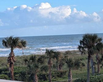 Oceanfront 2br2b, Ocean Views, Heated Pool, Spa - Cape Canaveral