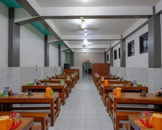 RedDoorz Syariah @ Hotel Wisma Indonesia Kendari - Kendari - Restaurace