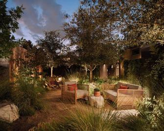 Frame Hotel - Soco - Austin - Patio