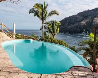 Lux in Yelapa, Infinity Pool, Huge Views, AC, Accommodates 8 to 10 - Yelapa - Pool