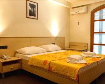 Hotel Delfin - Omisalj - Bedroom