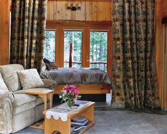 Lanzarotta Bed And Breakfast - Eugene - Living room