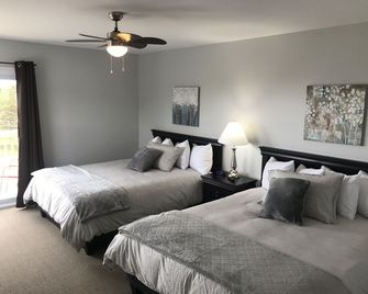 Gros Morne Suites - Rocky Harbour - Bedroom