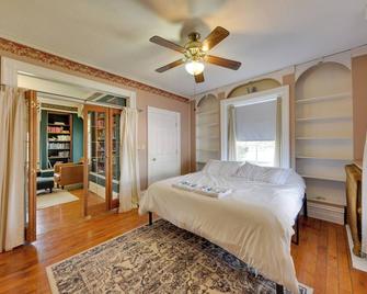 Lake Michigan Vacation Rental w/ Private Beach! - Racine - Makuuhuone