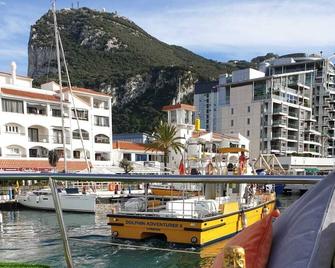 Jasmine Coral Jay Boutique Boatel Ocean Village - Gibraltar - Vista del exterior