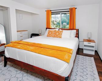 Coastal Hideaway - Near Olympic National Park, Pet Friendly, Hot Tub/Ac/Arcade - Forks - Schlafzimmer
