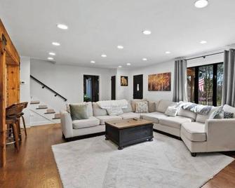 Charming 4-br Modern Farmhouse - Bowling Green - Sala de estar