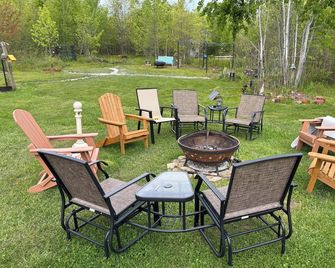 Charming 1-bedroom cabin in Geneva - Geneva - Patio