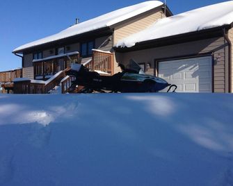 Gateway to Lake Superior-near Ashland, WI . Private Cabin-237 acres & Trails. - Ashland - Gebäude