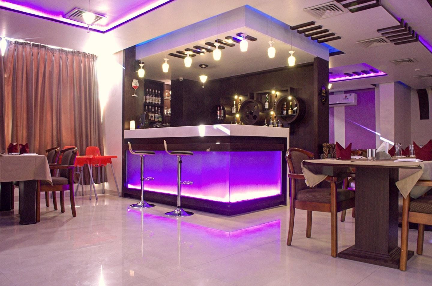 Hotel Reevanta - Daman - Bar