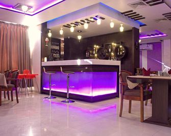 里凡塔飯店 - 達曼 - 酒吧