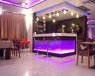 Hotel Reevanta - Daman - Bar