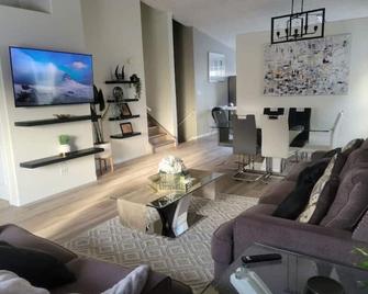 Bright and Spacious Home away from home - Grande Prairie - Living room