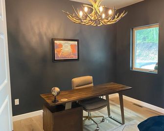 Over 3600 sqft house in gorgeous Decorah, Iowa!! - Decorah - Їдальня