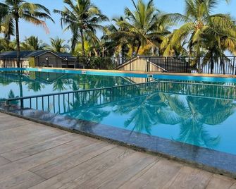 The Woods Homestay - Guhāgar - Pool