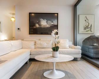 Luxurious Spacious OneBed Apt close to Bondi Beach - Bondi Beach - Living room