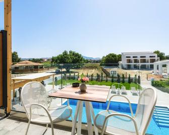 White Canvas Boutique Studios - Zante - Balcone