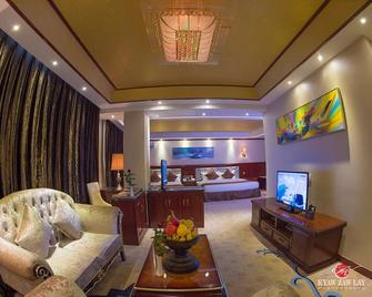 Star World Hotel - Nay Pyi Taw - Wohnzimmer