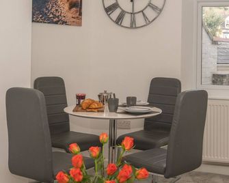 Church House - Ilfracombe - Dining room