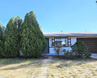 Soothing 3-bedroom house in charming mature neighborhood in Benson - Benson - Edificio