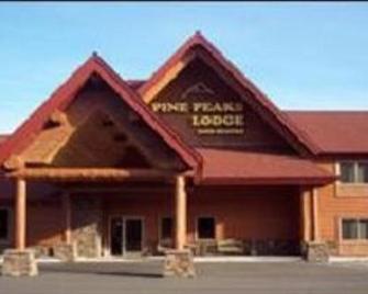 Pine Peaks Lodge and Suites - Crosslake - Building