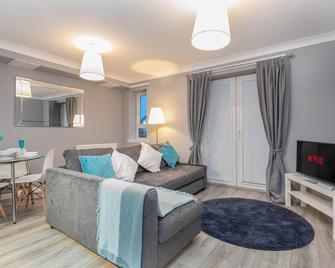 Forbes Retreat - Donnini Apartments - Ayr - Living room