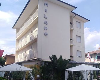 Milano - Marina Di Pietrasanta - Building