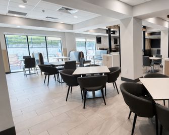 โรงแรม ฮอลิเดย์ อินน์ คลีฟแลนด์ บาย IHG - คลีฟแลนด์ - ร้านอาหาร