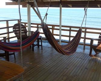 La Delphina B&B Bar and Grill Hotel - La Ceiba - Balcony