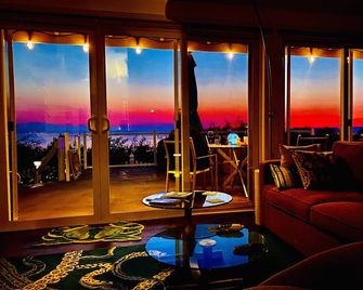 Get Away To Beautiful And Peaceful Whidbey Island! - Coupeville - Wohnzimmer