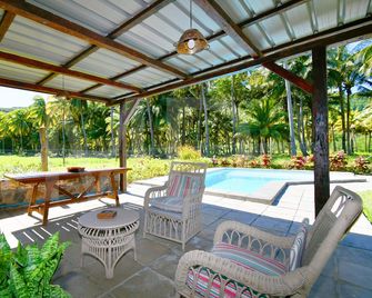 Pretty Cottage for 2 or 4 p. with private pool, in a beautiful piece of nature - Le Morne - Patio