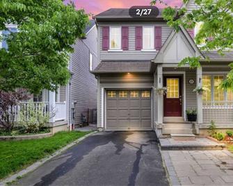 Entire 4 bed room detached residential home - Ajax - Building