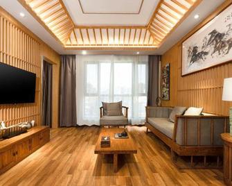 تشيّنا تشينجي هوتل - يونتشنغ - غرفة معيشة