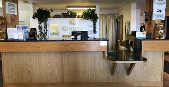 Quality Inn Belgrade - Bozeman Yellowstone Airport - Belgrade - Front desk