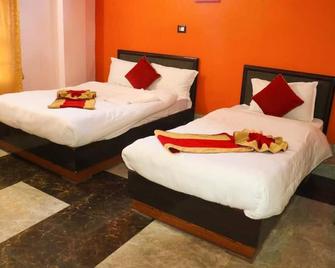 Hotel Darshan- Double room #2 - Surkhet - Habitación