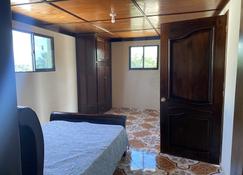 2miles from the airport - Jacmel - Bedroom