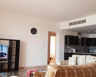 Sea view 3 bedroom apartment - As Sīfah - Living room