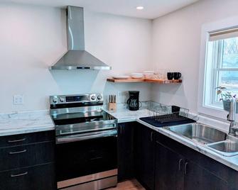 Freshly Updated Home Near Bike Trails - Sparta - Keuken