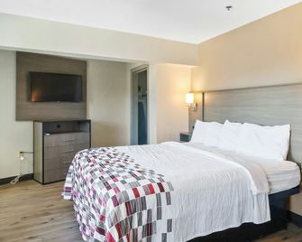 Red Roof Inn & Suites Fayetteville-Fort Bragg - פאייטוויל - חדר שינה