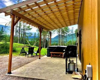 Vallée bras du Nord Jumeau 2 avec spa - St-Raymond - Patio