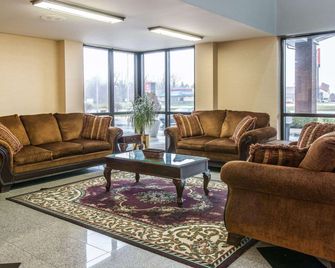 كلاريون إن آي-94 نير إكسبو سنتر - كالامازو - غرفة معيشة