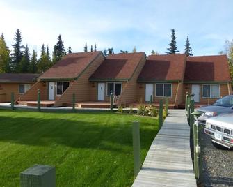 Right On The Kenai River! Comfortable Condo Great For Fishing Or Sightseeing - Soldotna - Building