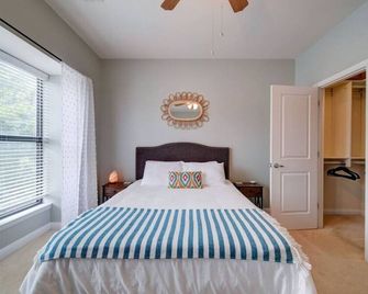 South End Townhouse - Rooftop Terrace - Light Rail - Charlotte - Bedroom