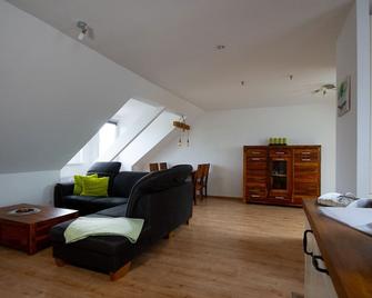 Rauszeit - Böhlen (Sachsen) - Sala de estar
