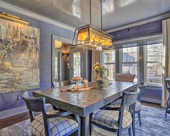 Classic Teaneck Colonial Home with A Modern Touch - Teaneck - Dining room