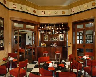 وود فيل بالاس باي سينجم - شيملا - بار