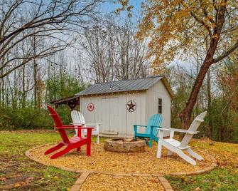 Farmhouse Getaway! - Dallas - Patio