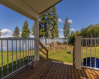 13 - Bothan Mara Cottage - Port McNeil - Balcón