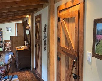 The Bed and Breakfast at Peace Hill Farm - Charles City